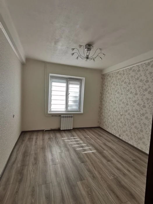 Продпж 2-кімнатноі квартири в центрі міста