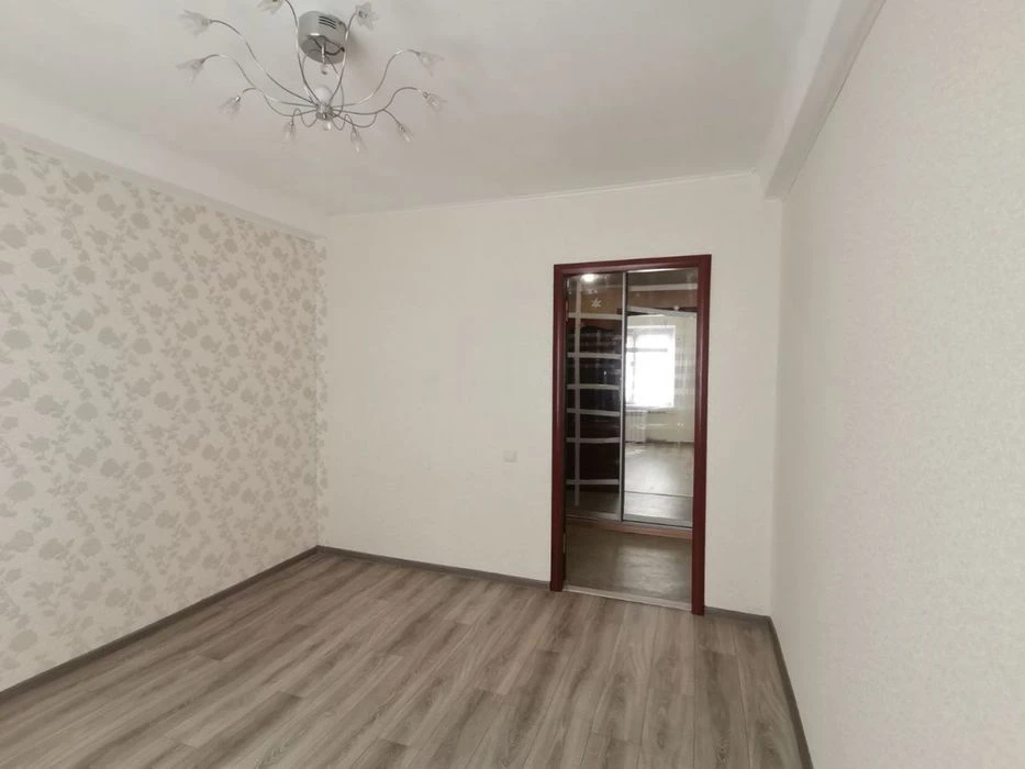 Продпж 2-кімнатноі квартири в центрі міста