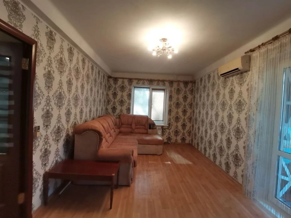 Продпж 2-кімнатноі квартири в центрі міста