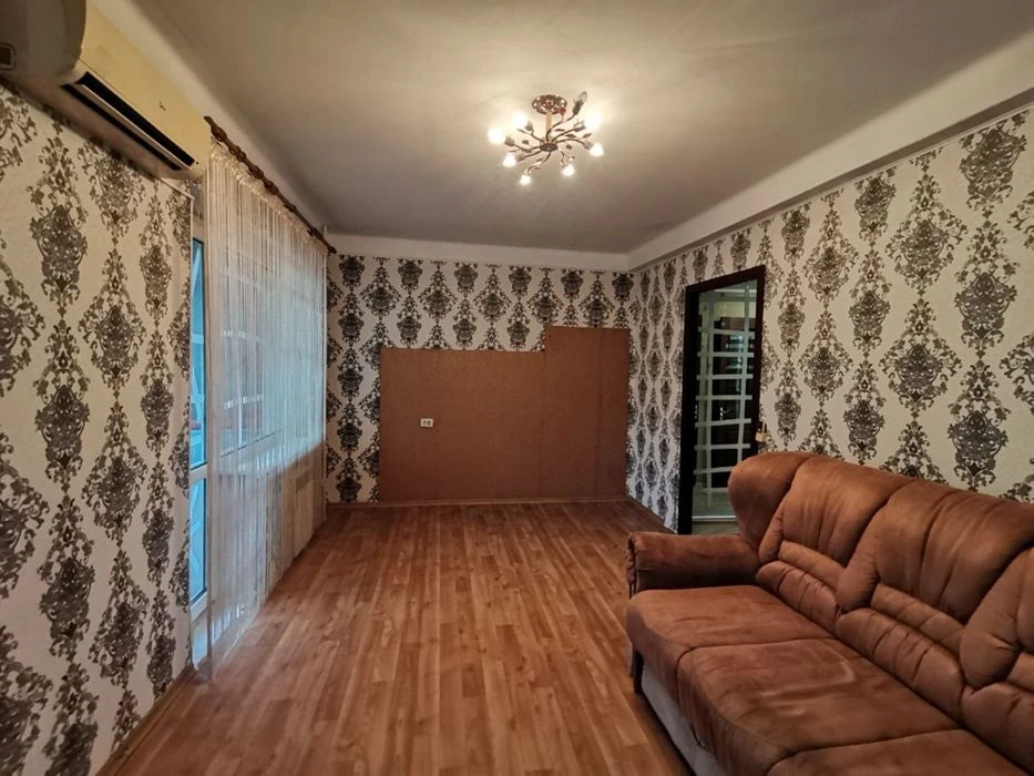 Продпж 2-кімнатноі квартири в центрі міста
