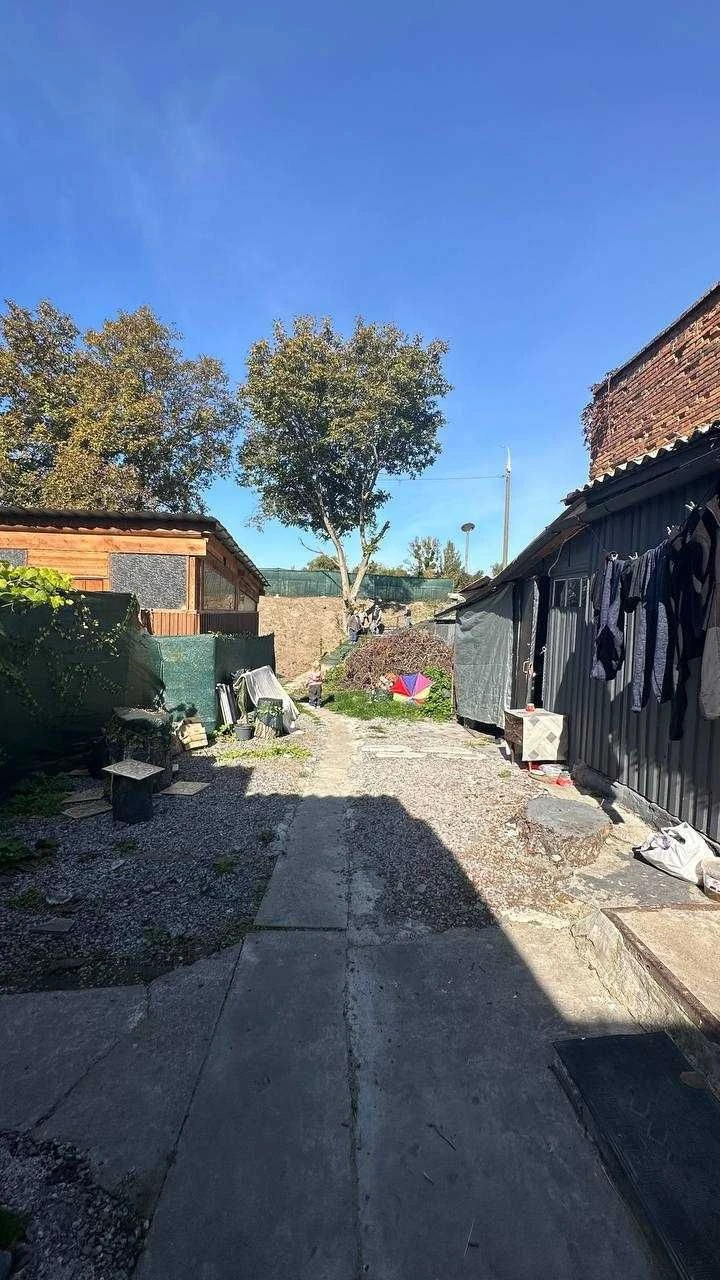 Sale of a plot of land with direct access to a fountain
