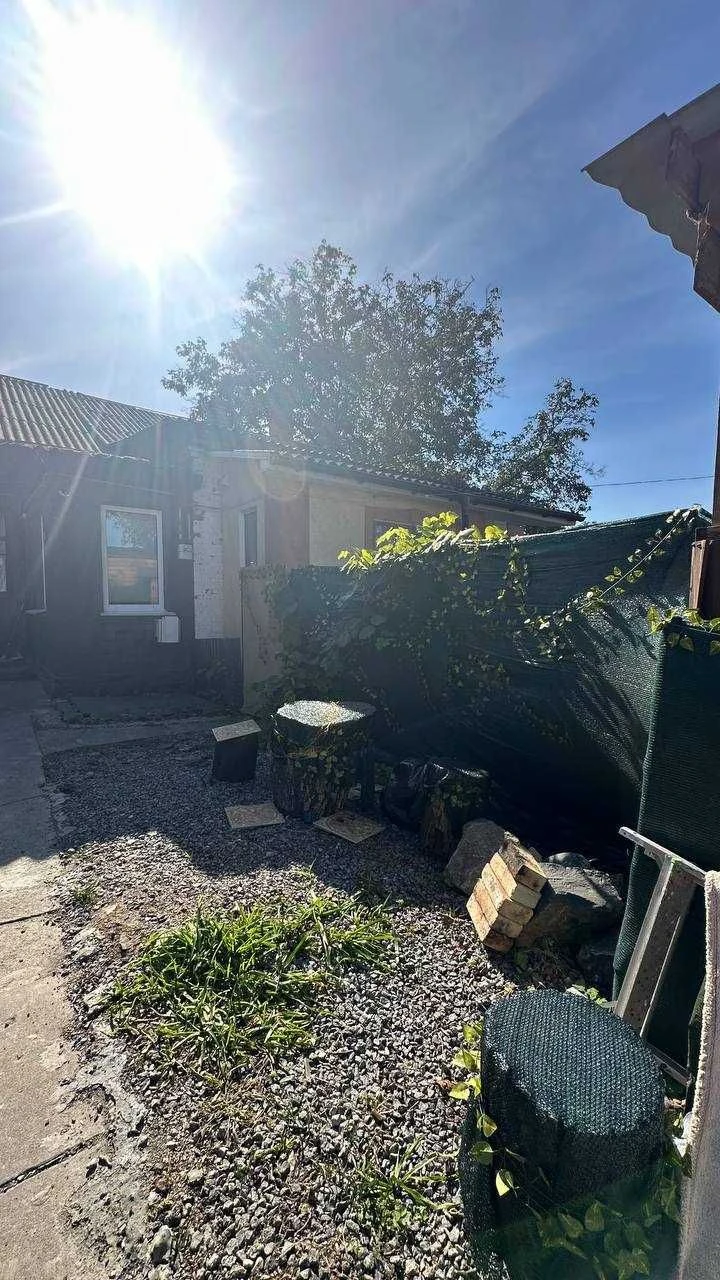 Sale of a plot of land with direct access to a fountain