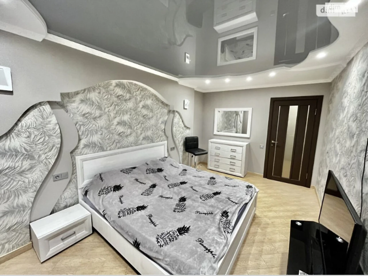 Apartment for Sale, Podil