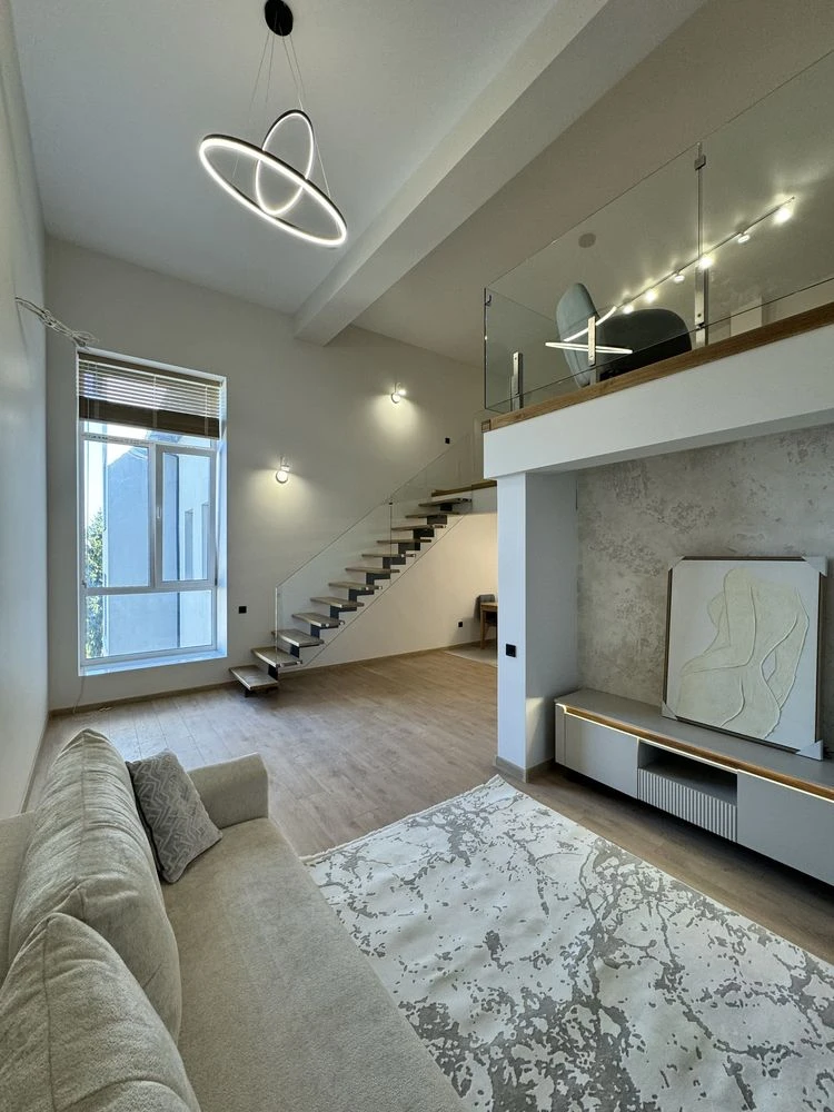 Exclusive! Two-level apartment with designer renovation 78 sq m