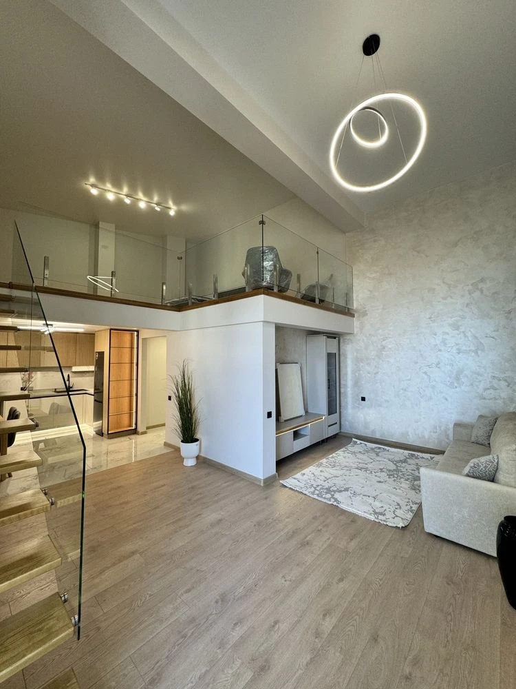 Exclusive! Two-level apartment with designer renovation 78 sq m