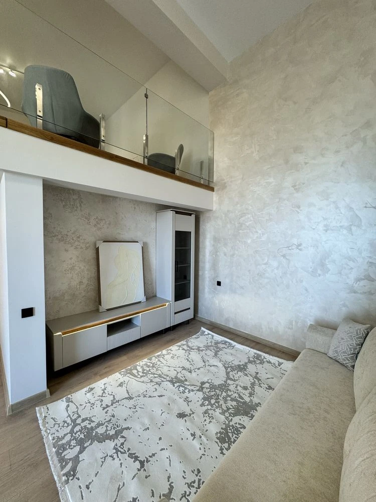 Exclusive! Two-level apartment with designer renovation 78 sq m