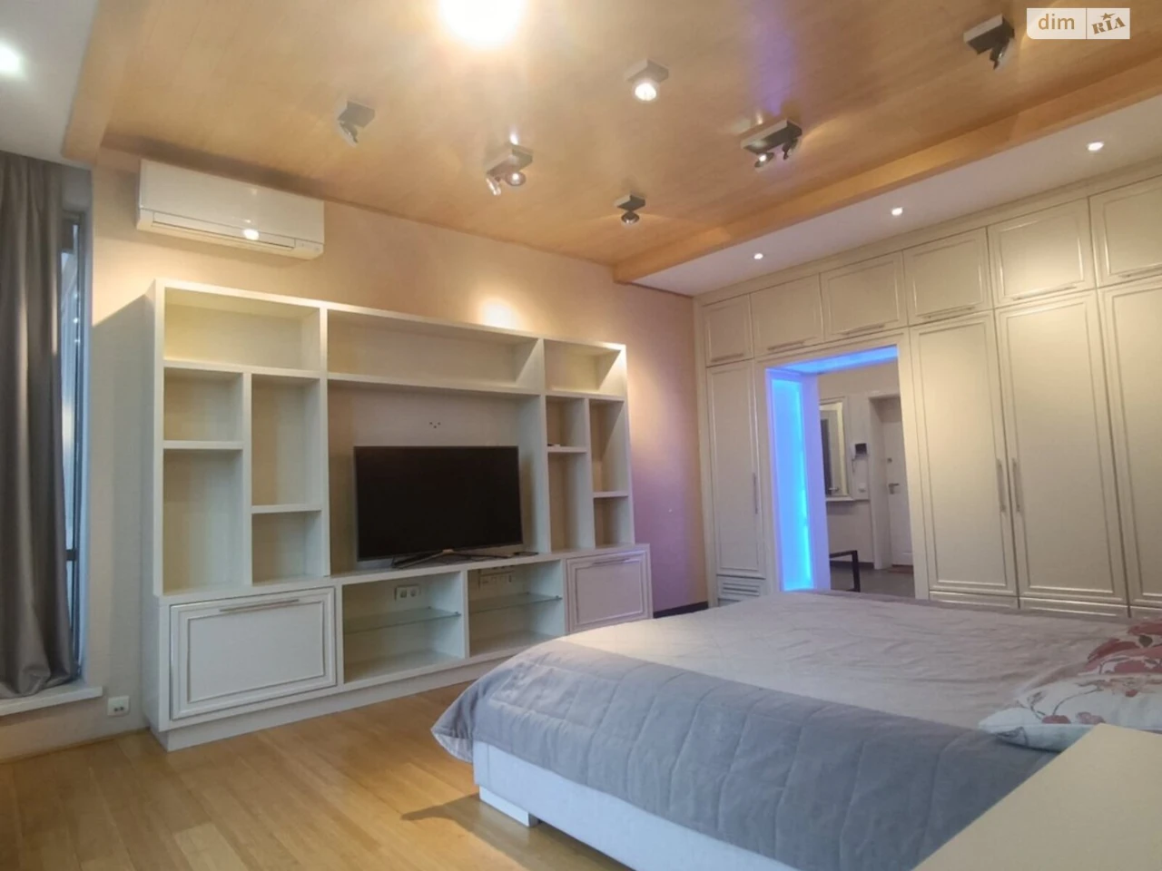 Long-Term Rental Apartment, Poznyaky