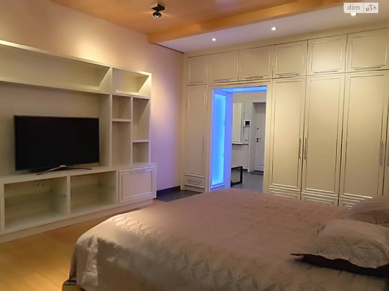 Long-Term Rental Apartment, Poznyaky