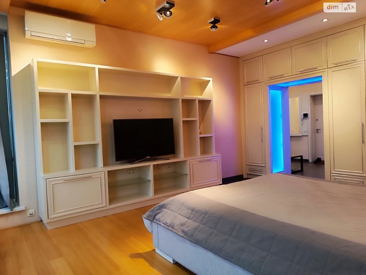 Long-Term Rental Apartment, Poznyaky