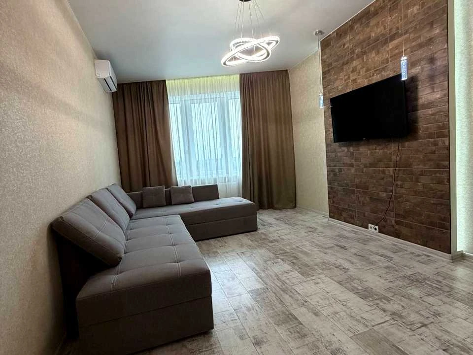 Apartment. Mikolskho-Slobids'ka Street, Kyiv