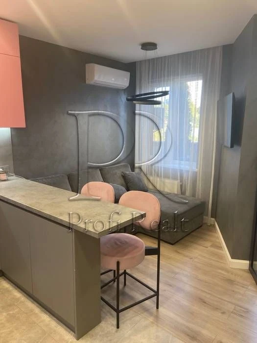 Sale of 1-room apartment with euro renovation and a terrace at address