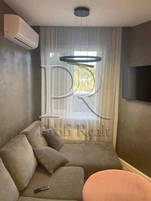 Sale of 1-room apartment with euro renovation and a terrace at address