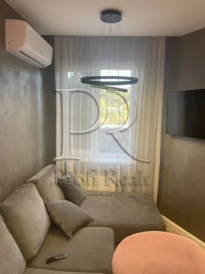 Sale of 1-room apartment with euro renovation and a terrace at address
