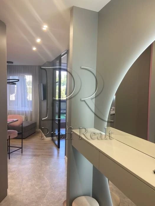 Sale of 1-room apartment with euro renovation and a terrace at address