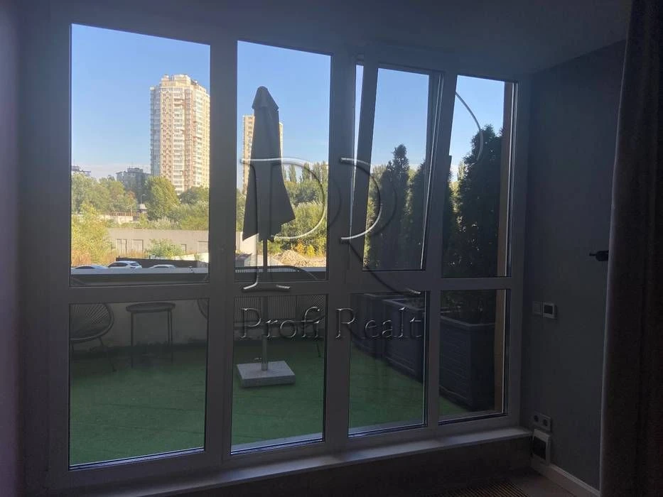 Sale of 1-room apartment with euro renovation and a terrace at address