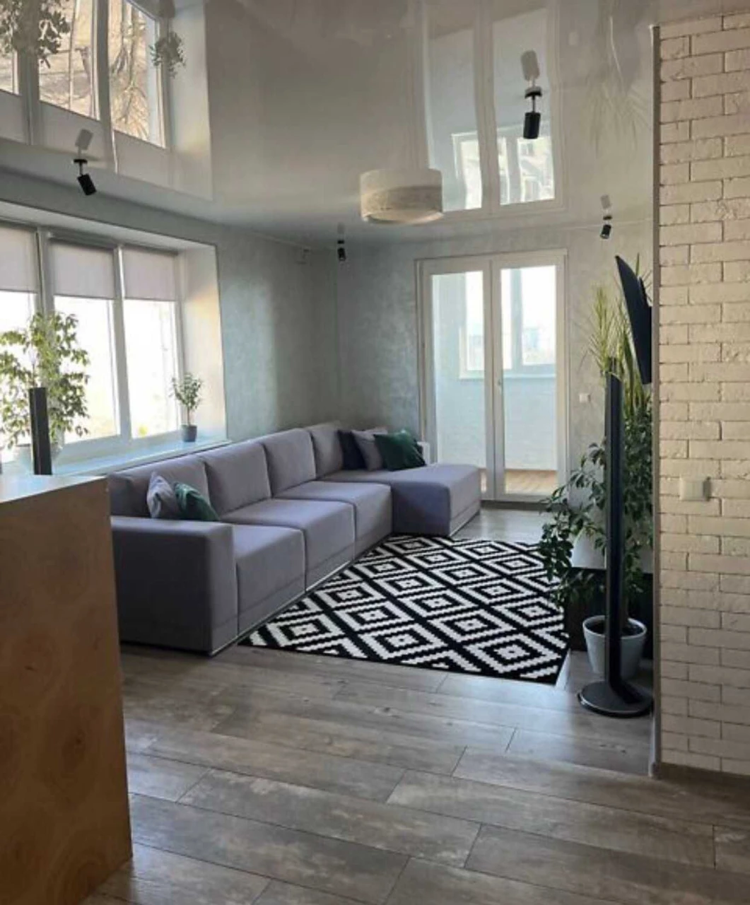 3-bedroom apartment on Perevyi Street with RENOVATION and A/C