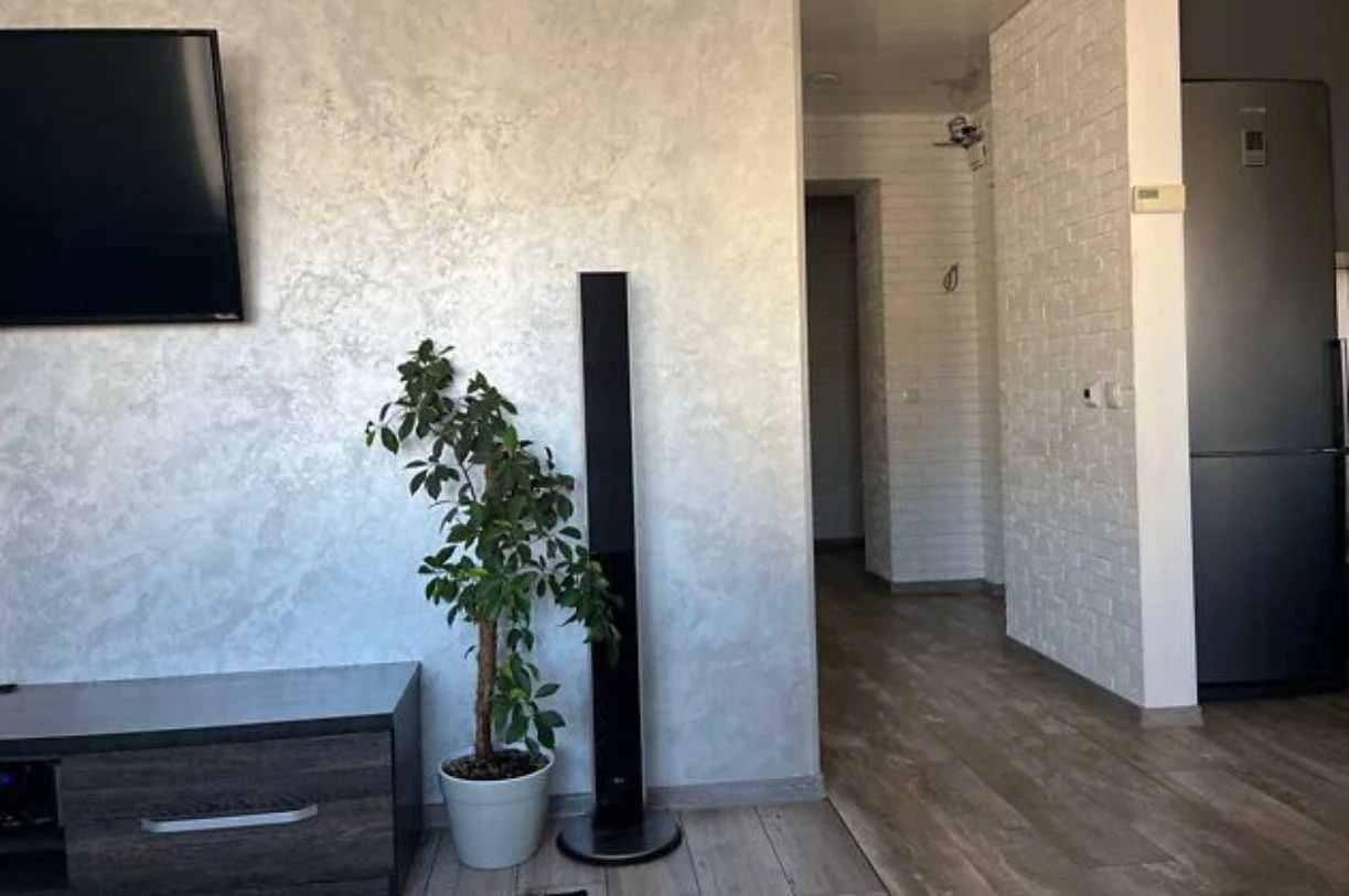 3-bedroom apartment on Perevyi Street with RENOVATION and A/C