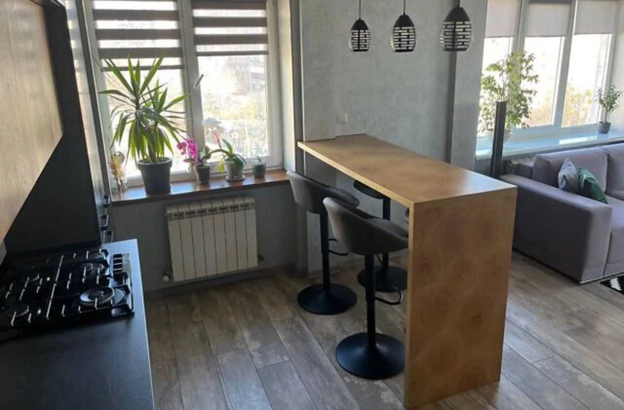 3-bedroom apartment on Perevyi Street with RENOVATION and A/C