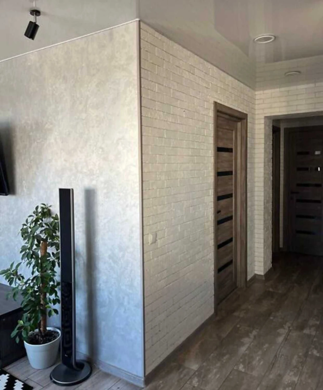 3-bedroom apartment on Perevyi Street with RENOVATION and A/C