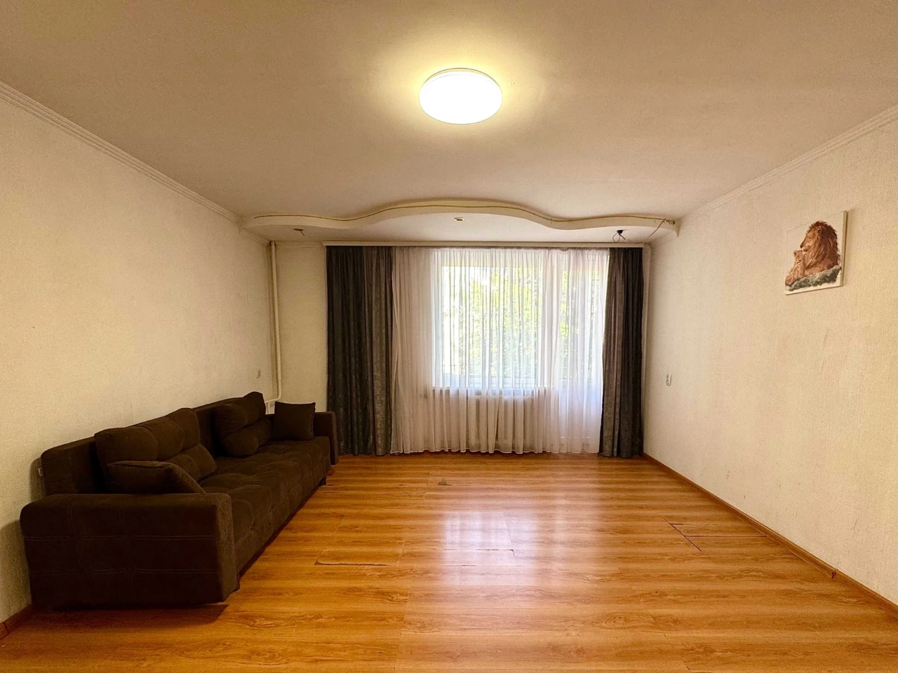For Sale: Bright 2-bedroom apartment renovated | Middle floor