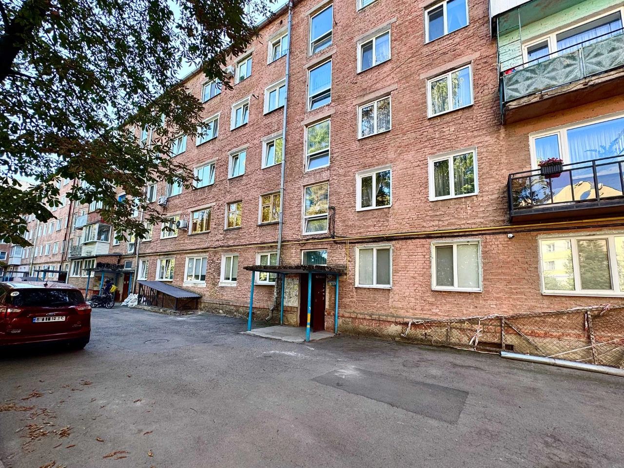 For Sale: Bright 2-bedroom apartment renovated | Middle floor