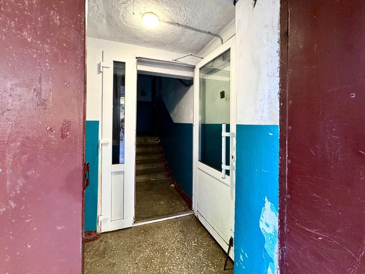 For Sale: Bright 2-bedroom apartment renovated | Middle floor