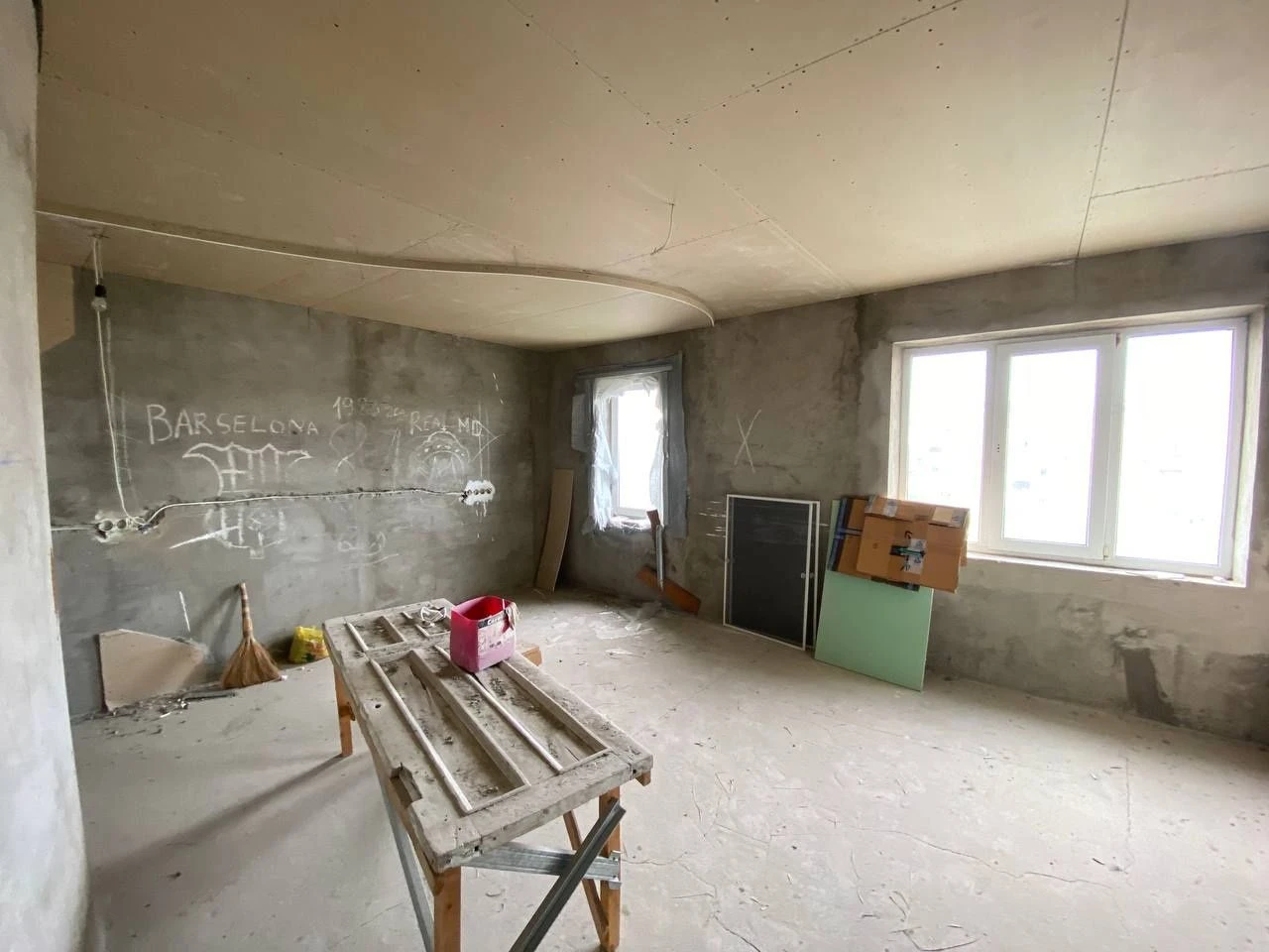 Sale of a 4-room apartment on Mira Street 16, new building, 9-story, 170 sq m, $60,000