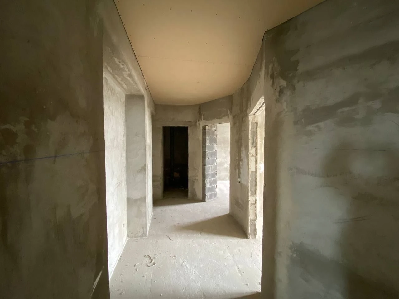 Sale of a 4-room apartment on Mira Street 16, new building, 9-story, 170 sq m, $60,000