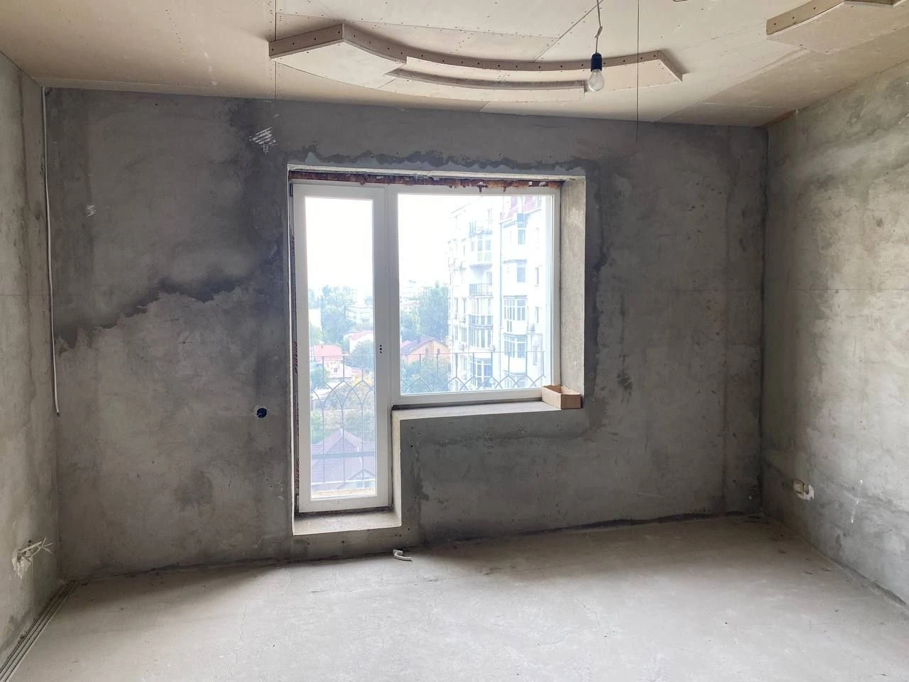 Sale of a 4-room apartment on Mira Street 16, new building, 9-story, 170 sq m, $60,000