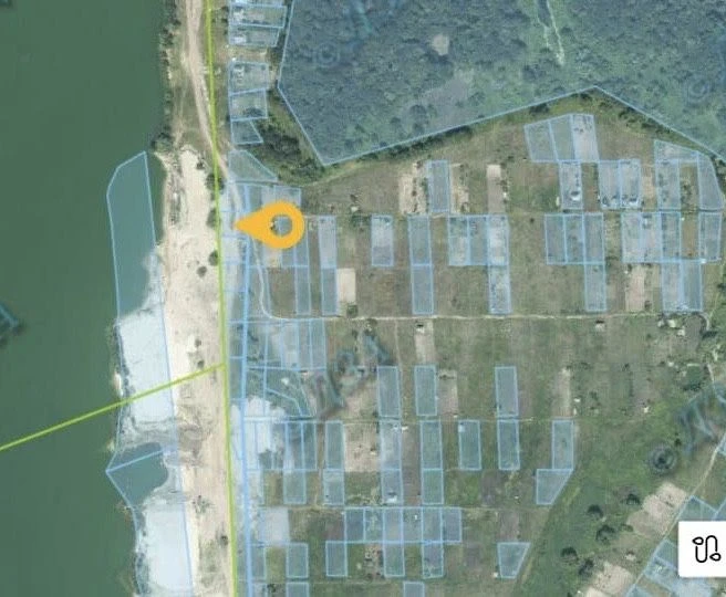 Land plot of 7 acres by the blue lakes