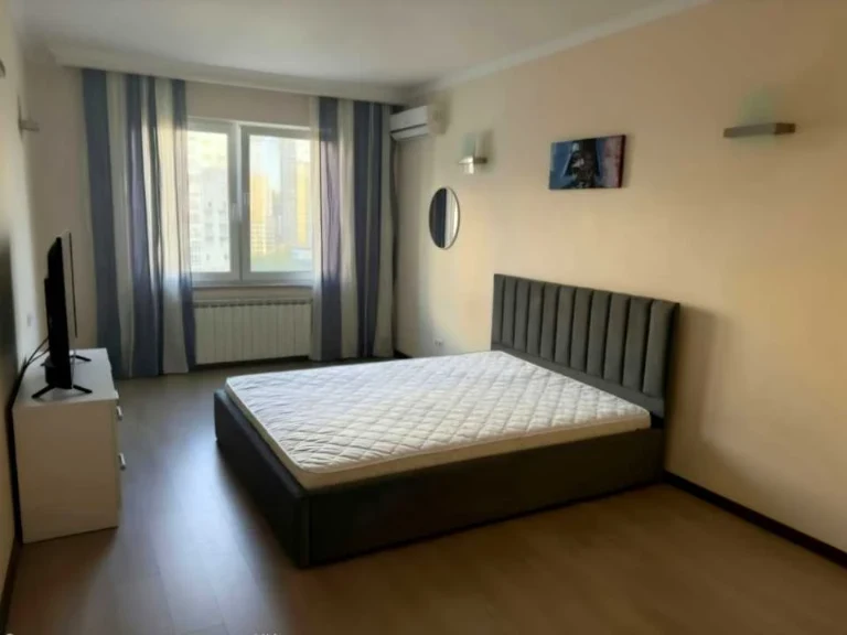 Квартира. Київ, Григорія Ващенка вул.