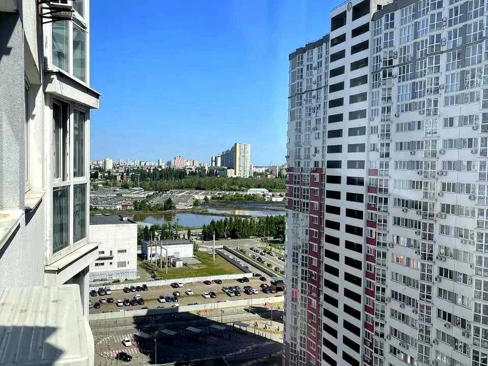 Apartment. Dragomannova st., Kyiv