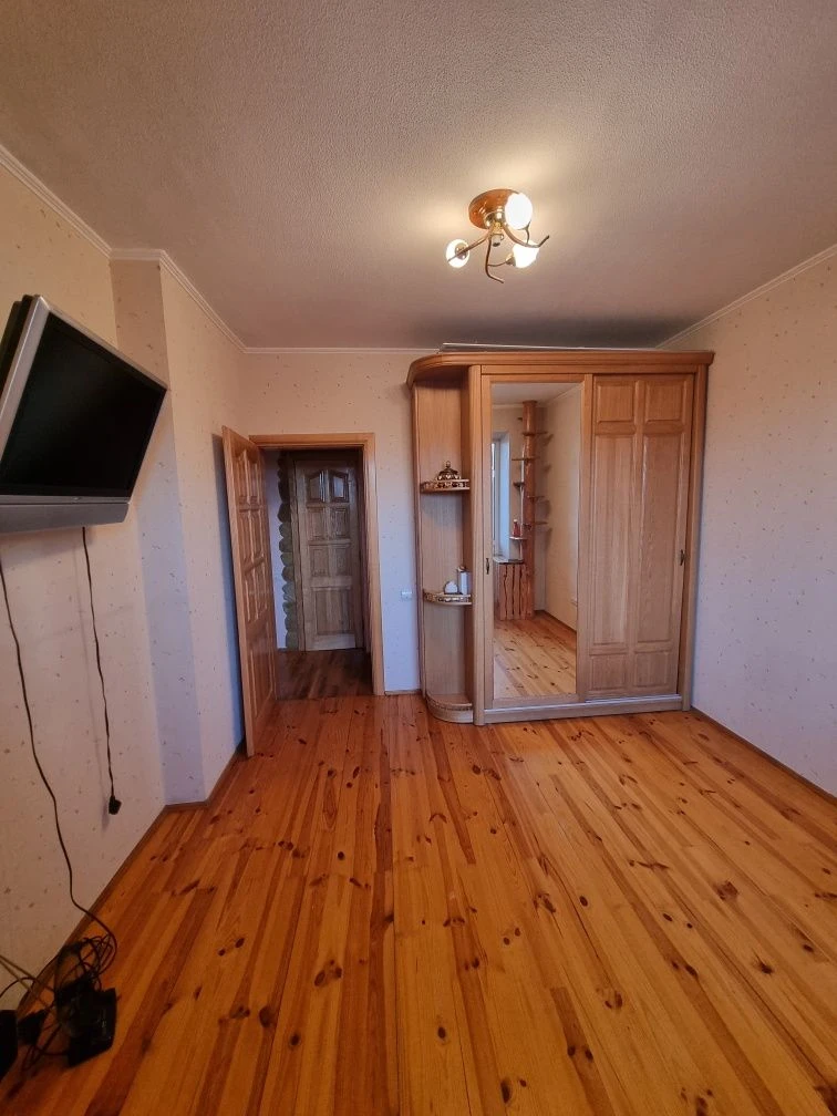 Продаж 2-кімнатної квартири, вулиця Хмельницька, 10, метро Саято