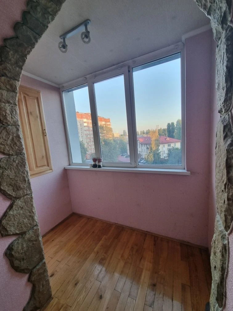 Продаж 2-кімнатної квартири, вулиця Хмельницька, 10, метро Саято