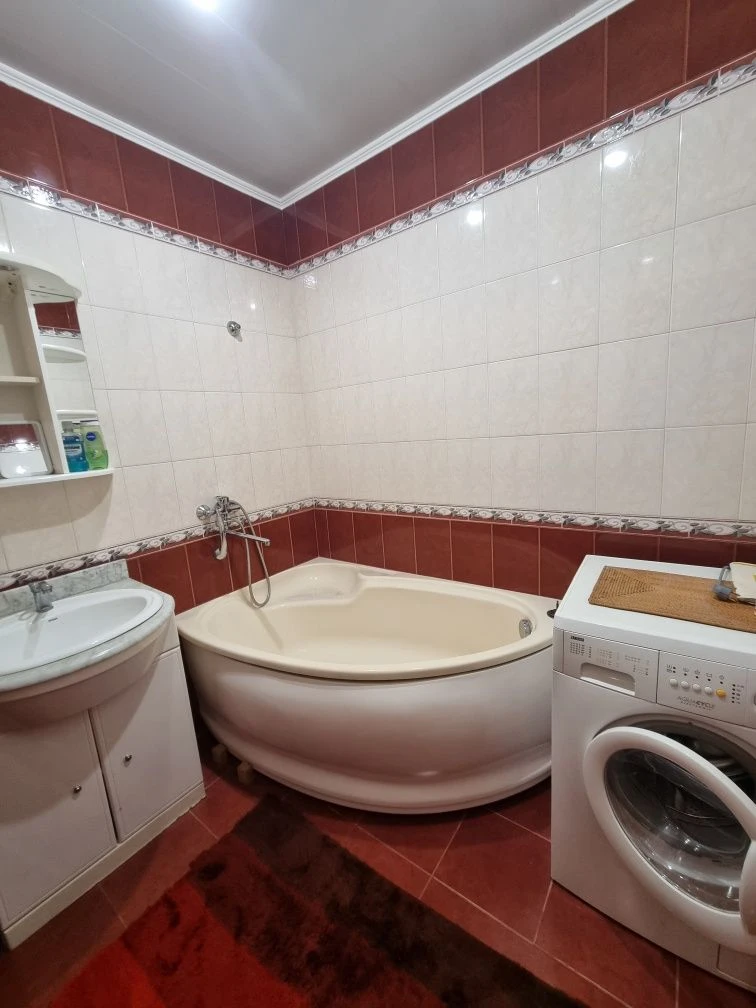 Продаж 2-кімнатної квартири, вулиця Хмельницька, 10, метро Саято