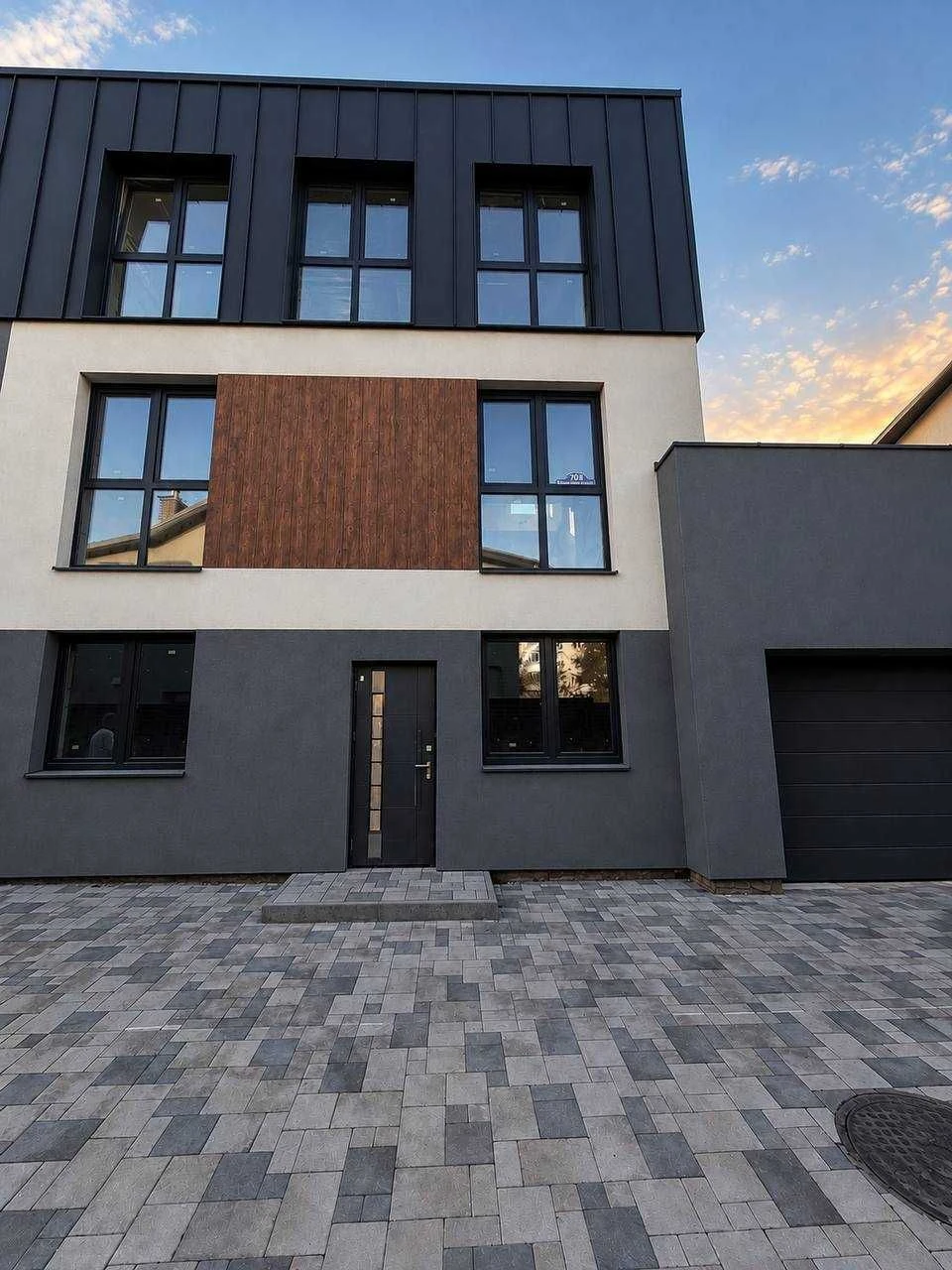 Sale of a Premium Cottage | Vykhovs'ky Street, 26