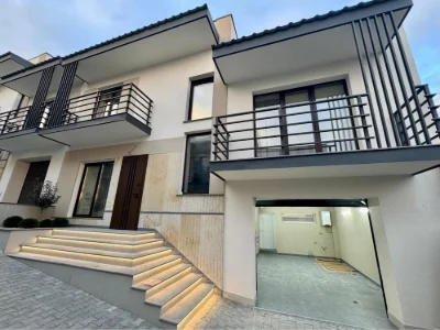 Sale of cottages in the city center. 7 min walk to pl.