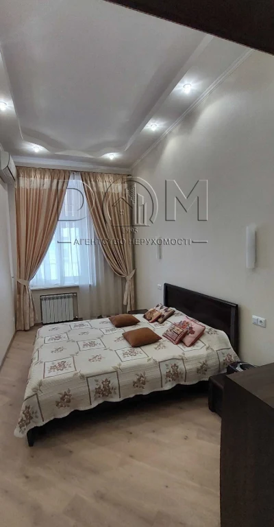 Two-bedroom apartment. Michailivs'ka, 22-b. Center. Maidan Nezalezhnosti.