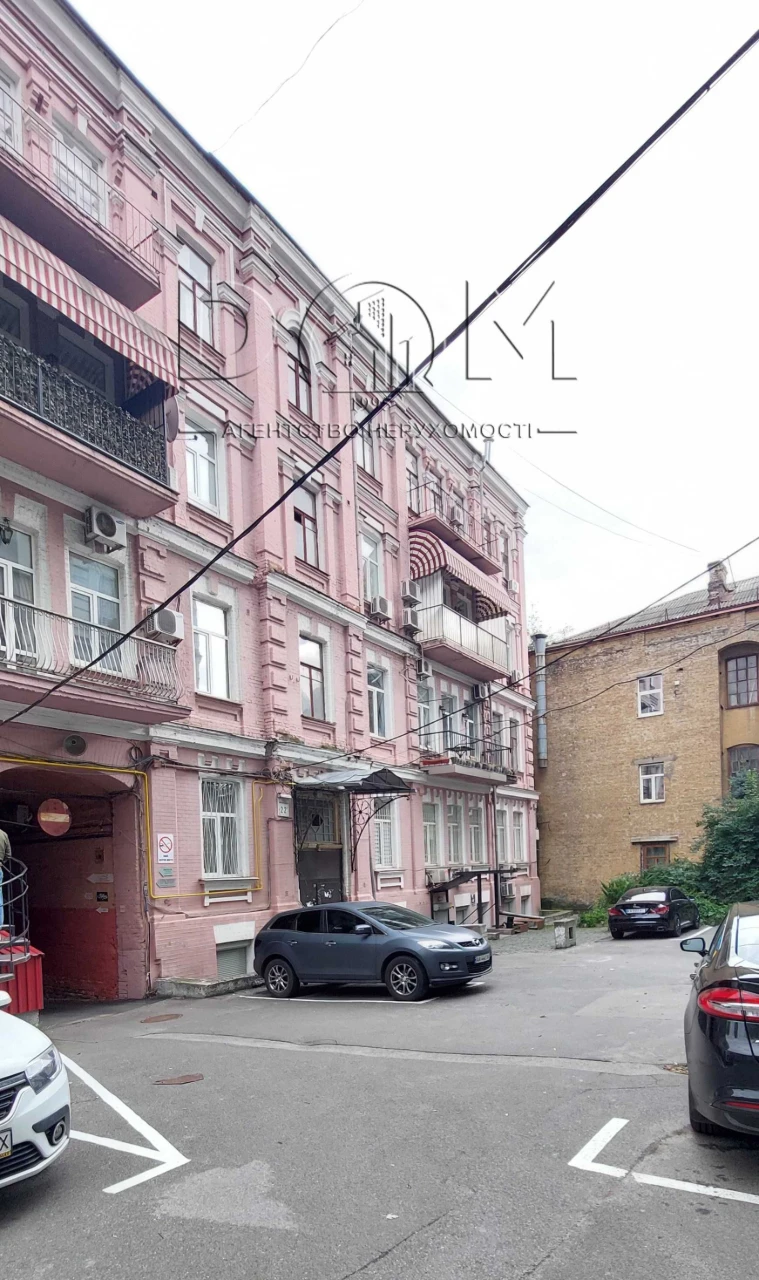 2-кімнатна. Михайлівська, 22-б. Центр. Майдан Незалежності.