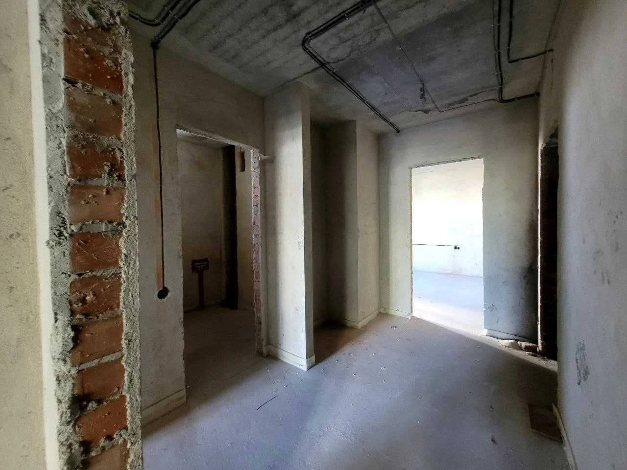 Sale of a 2-bedroom apartment near the RIVER, complex "Videnjski"