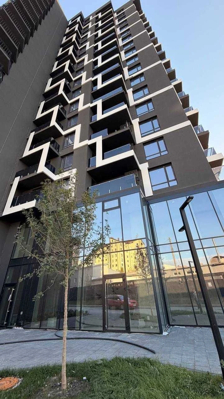 Sale of a view apartment in the Sky Garden residential complex from the developer «Bla»