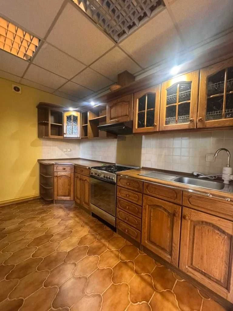 3-room apartment in a brick building, 75 sq.m, on the 4th floor