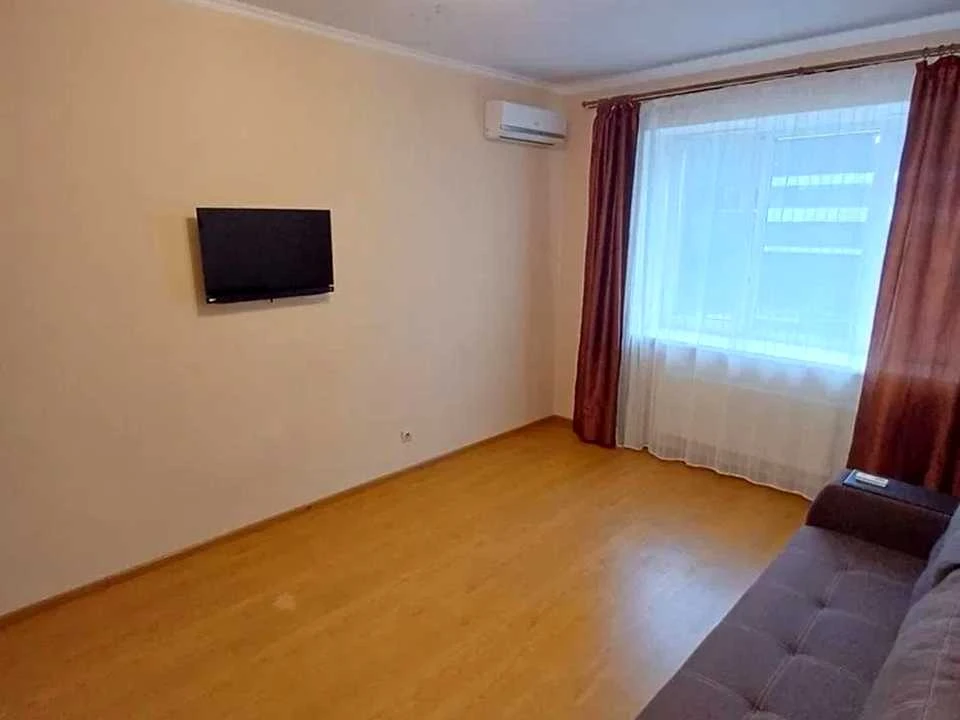 Apartment. Zadorzhnyi Prospekt, Kyiv