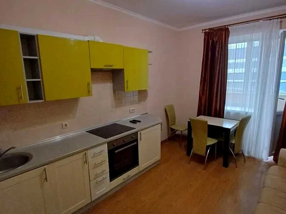 Apartment. Zadorzhnyi Prospekt, Kyiv