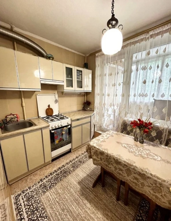 For Sale: Spacious One-Bedroom Apartment on Oleksievka.