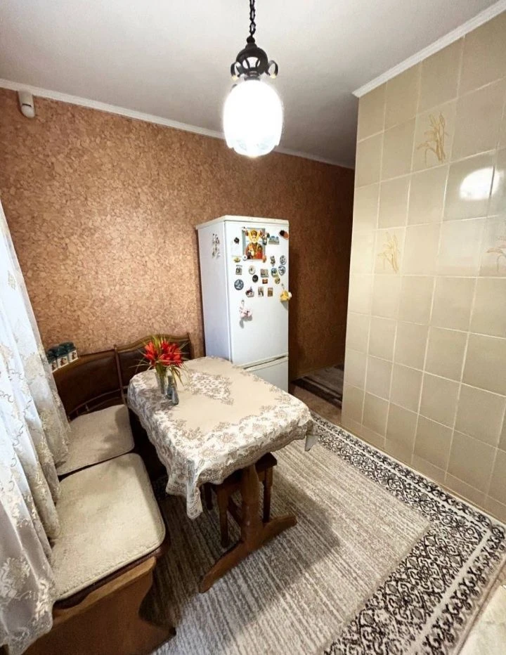 Продається велика 1-кімнатна квартира на Олексіївці.
