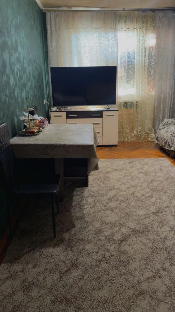 Продам  трёхкомнатную квартиру.