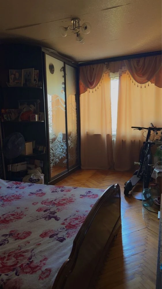 Продам  трёхкомнатную квартиру.