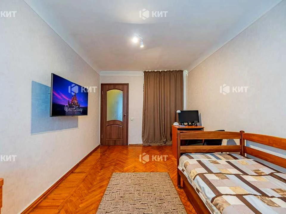 Apartment. Kharkiv, Lev Landau Ave. (50th anniversary of the USSR)