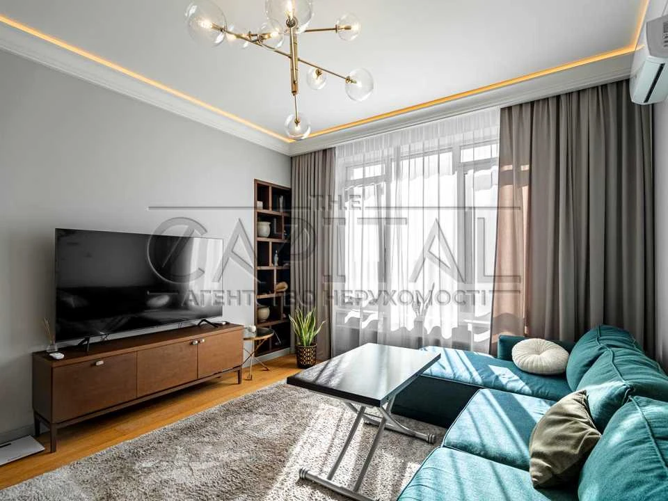 Apartment. Kyiv, Saperne Pole Street